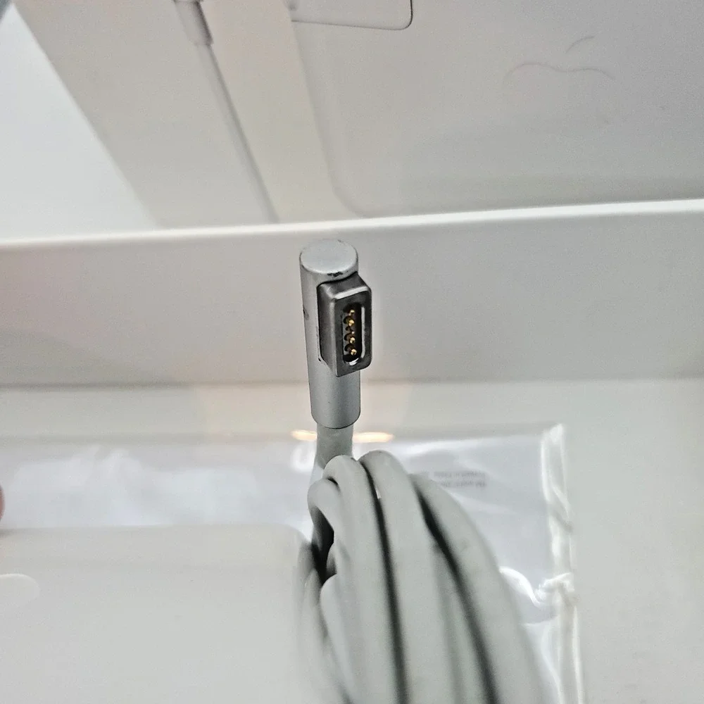 Apple 85w MagSafe Power Adapter MC556ll/B w/ Original Packaging CIB